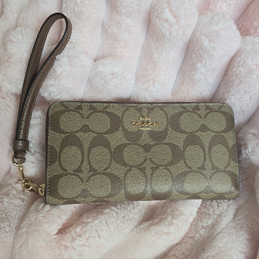 COACH Signature Zip Around Coach Wallet..Khaki Like New